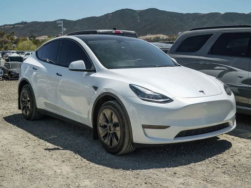 Used 2023 Tesla Model Y Long Range AWD/4WD image 3