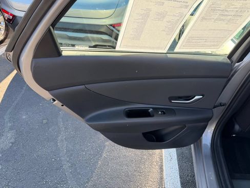 Used 2025 Hyundai Elantra SEL FWD image 15