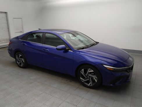 Used 2025 Hyundai Elantra SEL FWD image 13