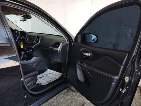 Used 2016 Jeep Cherokee Latitude w/ Comfort & Sound Group FWD image 10