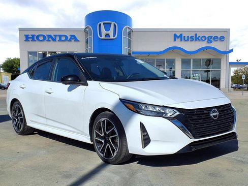 Used 2025 Nissan Sentra SR w/ SR Premium Package image 1