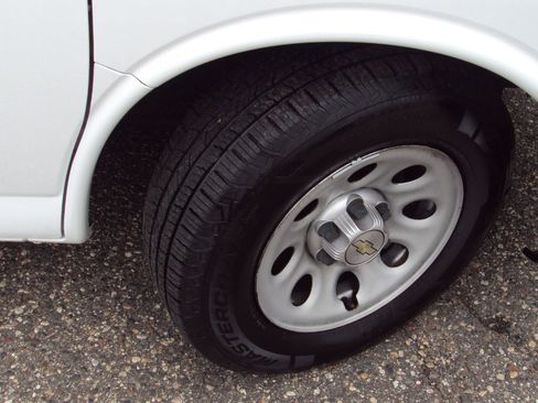 Used 2013 Chevrolet Express 1500 LS image 33