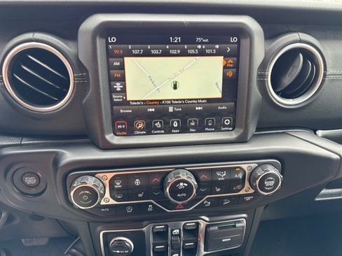 Used 2021 Jeep Wrangler Unlimited Sahara AWD/4WD image 20