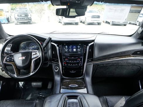 Used 2016 Cadillac Escalade ESV Platinum AWD/4WD image 31