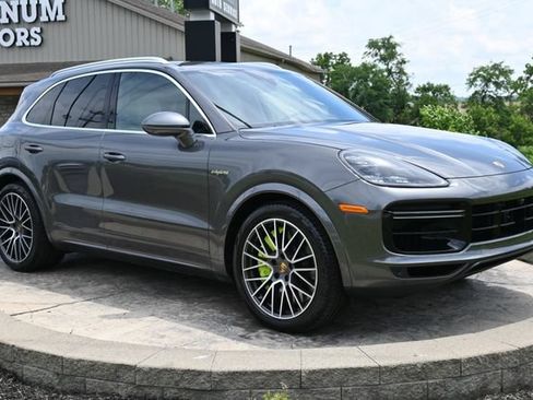 Used 2021 Porsche Cayenne Turbo S AWD/4WD image 3