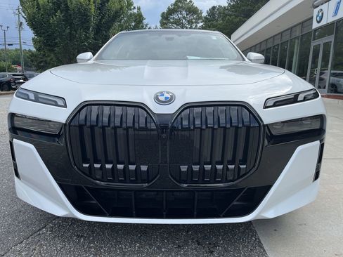 Used 2025 BMW i7 xDrive60 image 10