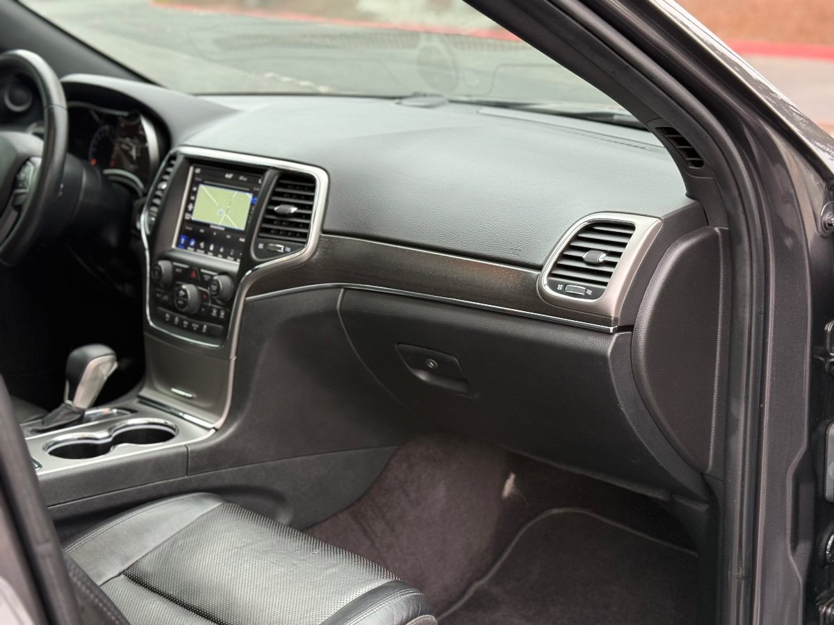 Used 2018 Jeep Grand Cherokee Limited w/ Luxury Group II AWD/4WD image 16