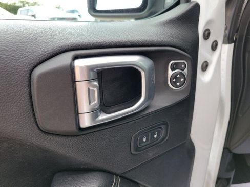 Used 2020 Jeep Wrangler Unlimited Sahara AWD/4WD image 26