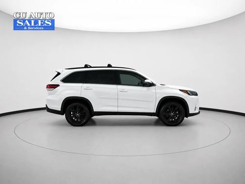 Used 2019 Toyota Highlander SE w/ Carpet Mat Package (TMS) FWD image 7