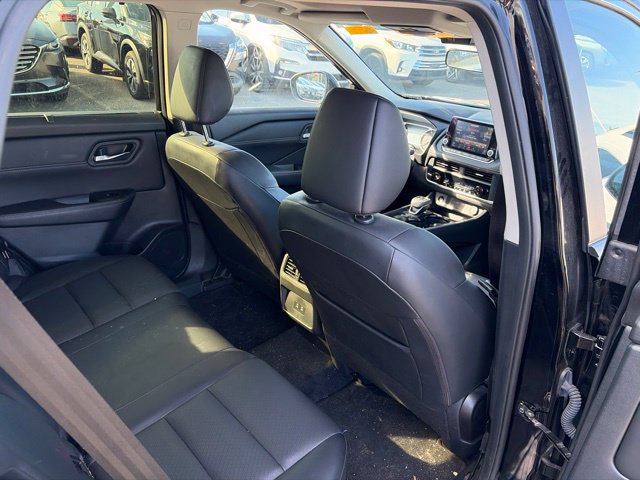 Used 2024 Nissan Rogue SV w/ SV Premium Package FWD image 15