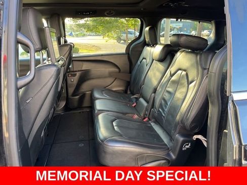 Used 2020 Chrysler Pacifica Touring-L FWD image 10