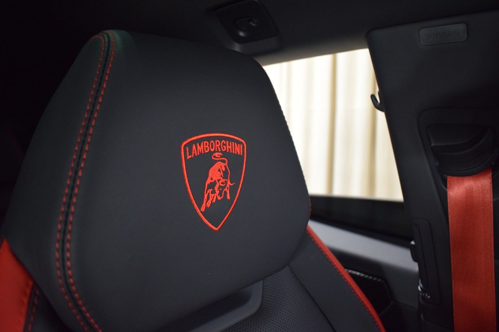 Used 2024 Lamborghini Urus Performante AWD/4WD image 36