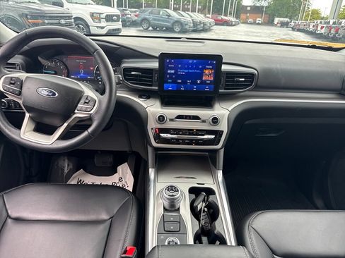 Used 2024 Ford Explorer XLT w/ Equipment Group 202A AWD/4WD image 23