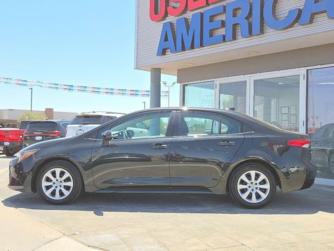 Used 2022 Toyota Corolla LE image 3