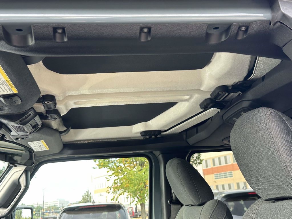 Used 2024 Jeep Wrangler Unlimited AWD/4WD image 4
