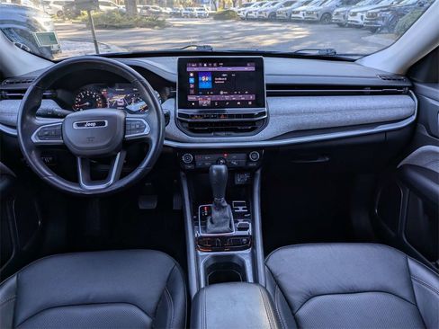 Used 2022 Jeep Compass Latitude image 15