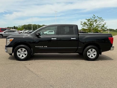 Used 2018 Nissan Titan SV AWD/4WD image 10