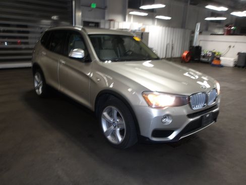 Used 2017 BMW X3 xDrive28i AWD/4WD image 2