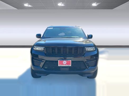 New 2025 Jeep Grand Cherokee Altitude image 5