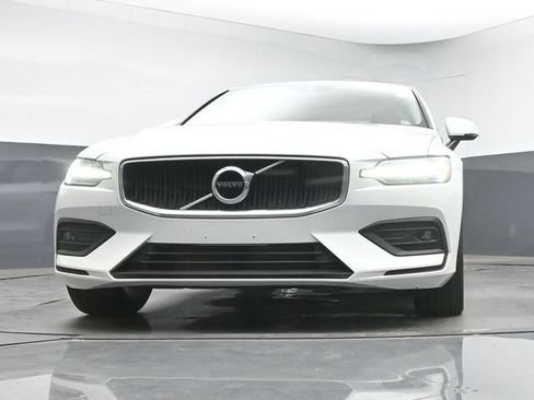 Used 2021 Volvo S60 T5 Momentum w/ Premium Package FWD image 12