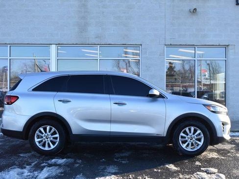 Used 2019 Kia Sorento LX image 3
