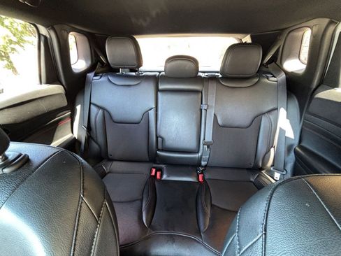 Used 2025 Jeep Compass Trailhawk AWD/4WD image 38
