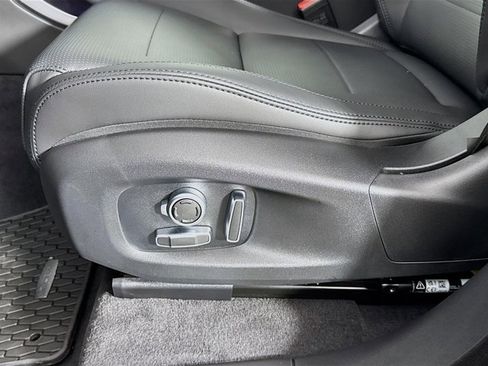 New 2026 Jaguar F-PACE SVR image 22