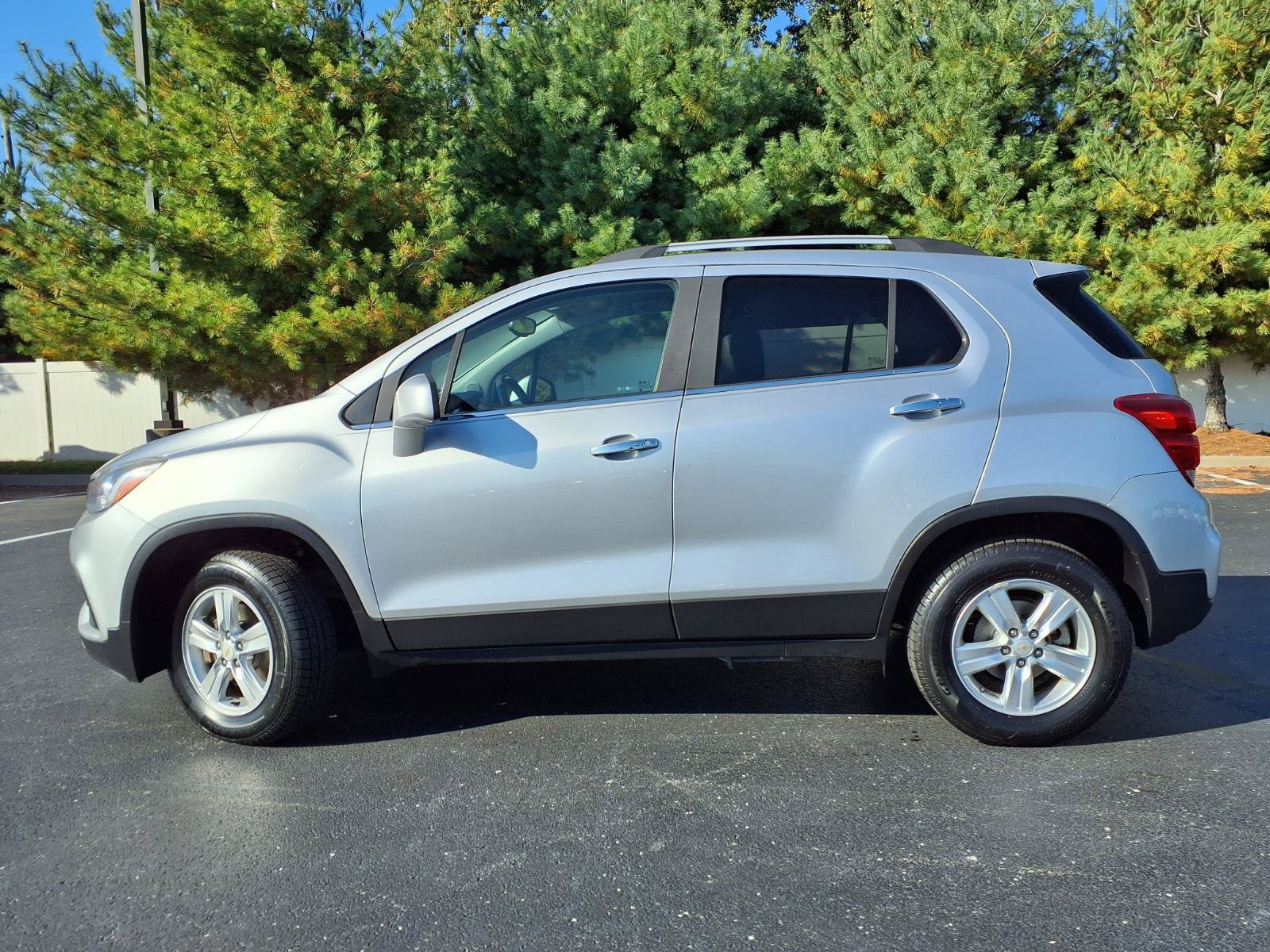 Used 2018 Chevrolet Trax LT w/ LT Convenience Package AWD/4WD image 26
