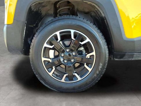 Used 2023 Jeep Renegade Latitude w/ Sun/Sound Group AWD/4WD image 19