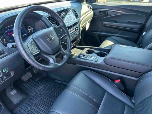 Certified 2025 Honda Passport TrailSport image 12