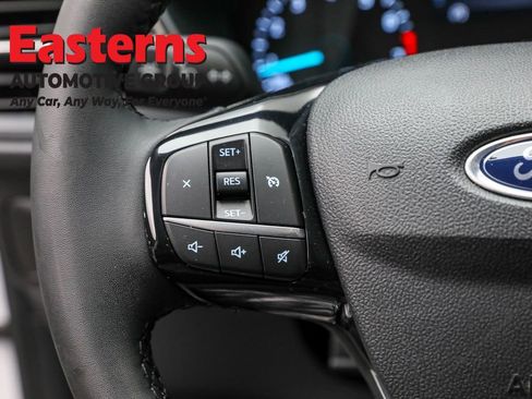 Used 2022 Ford Escape SE w/ Cold Weather Package image 15