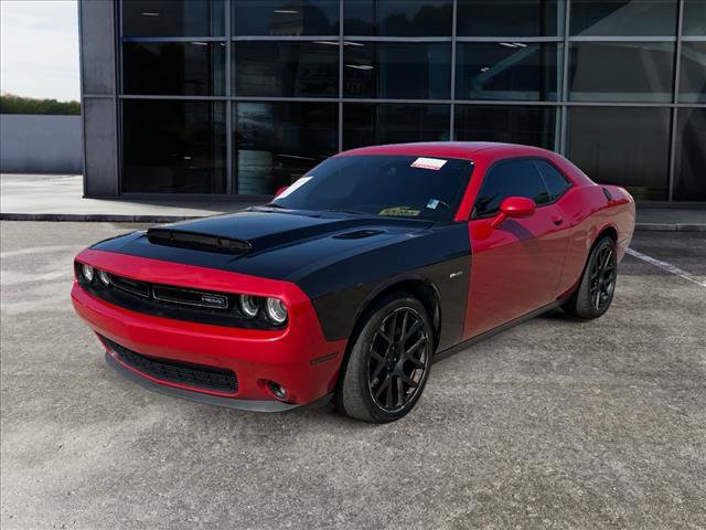 Used 2017 Dodge Challenger R/T w/ Driver Convenience Group RWD image 4