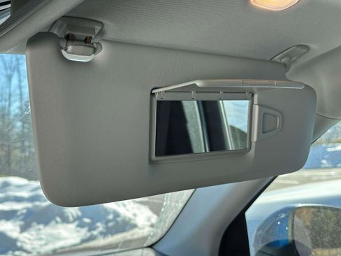 Used 2025 Mercedes-Benz GLC 350e 4MATIC image 26