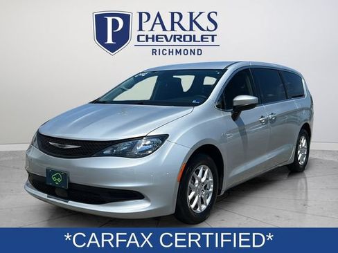 Used 2023 Chrysler Voyager LX FWD image 3