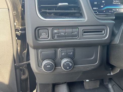 Used 2022 Chevrolet Suburban LT image 19