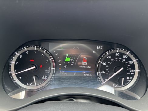 Used 2021 Toyota Highlander XLE AWD/4WD image 17
