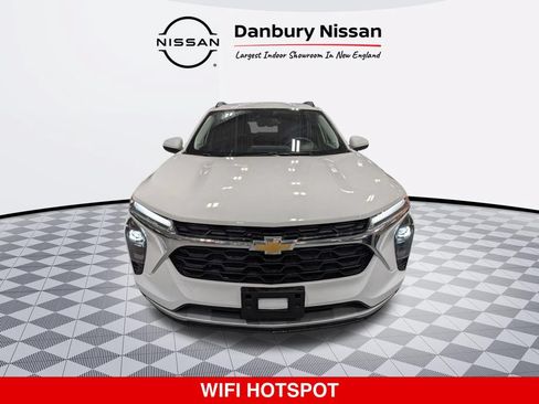 Used 2025 Chevrolet Trax LT w/ Driver Confidence Package FWD image 9