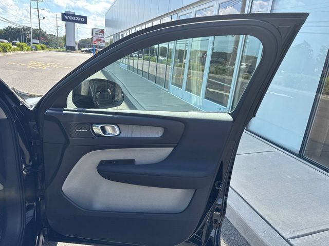 Certified 2024 Volvo XC40 B5 Plus w/ Protection Package Premier AWD/4WD image 14
