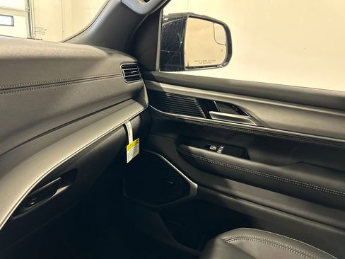 New 2026 Jeep Grand Wagoneer 4WD image 30