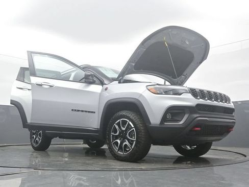Used 2024 Jeep Compass Trailhawk w/ Sun and Sound Group AWD/4WD image 58