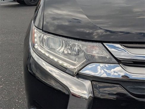 Used 2018 Mitsubishi Outlander SEL image 9