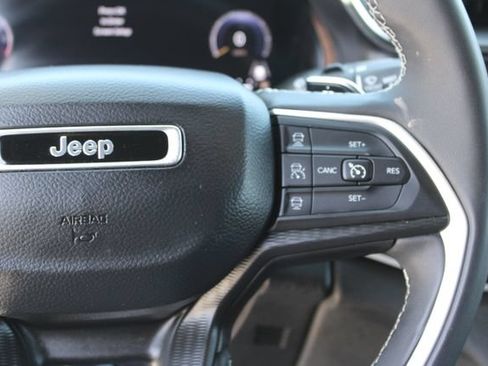 Used 2023 Jeep Grand Cherokee Altitude AWD/4WD image 17