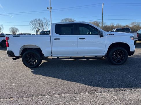 Used 2025 Chevrolet Silverado 1500 Custom Trail Boss w/ Dark Appearance Package image 4