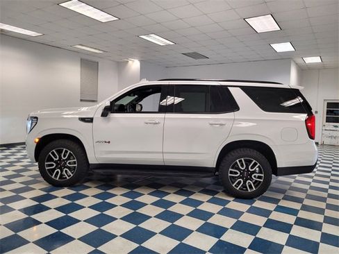 Used 2021 GMC Yukon AT4 w/ Technology Package image 4