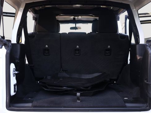 Used 2020 Jeep Wrangler Unlimited Sahara w/ Cold Weather Group AWD/4WD image 18