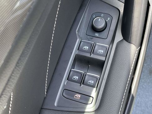 Certified 2024 Volkswagen Tiguan SE image 15