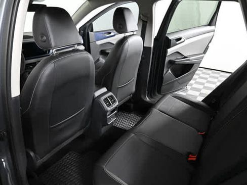 Used 2023 Volkswagen Taos SE FWD image 12