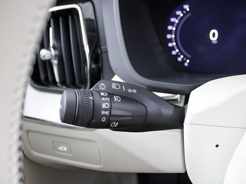 New 2026 Volvo XC60 B5 Ultra w/ Protection Package Premier image 20