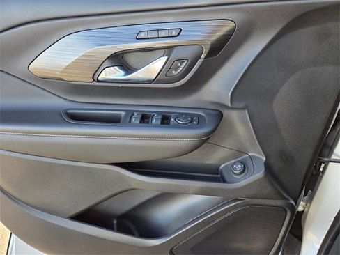 Used 2022 GMC Terrain SLT image 16