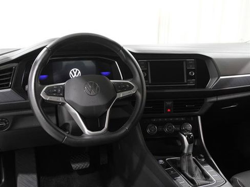 Certified 2023 Volkswagen Jetta SE image 6